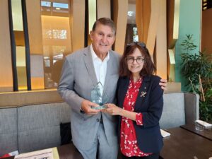 Joe Manchin receives award for leadership in advancing U.S. hydrogen technology